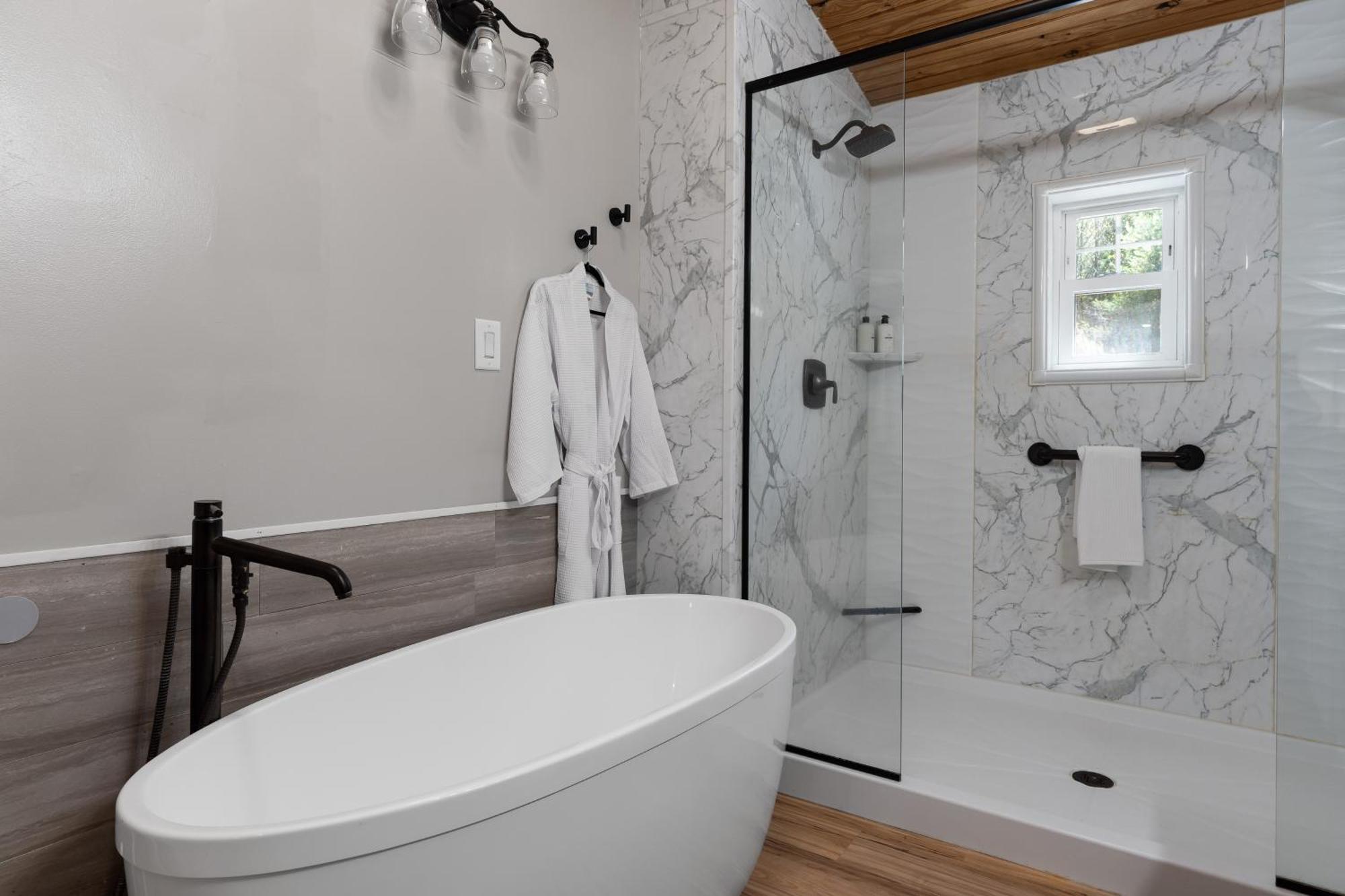 Spacious Cabin Near Hocking Hills And Caves With Hot Tub And Firepit Laurelville エクステリア 写真