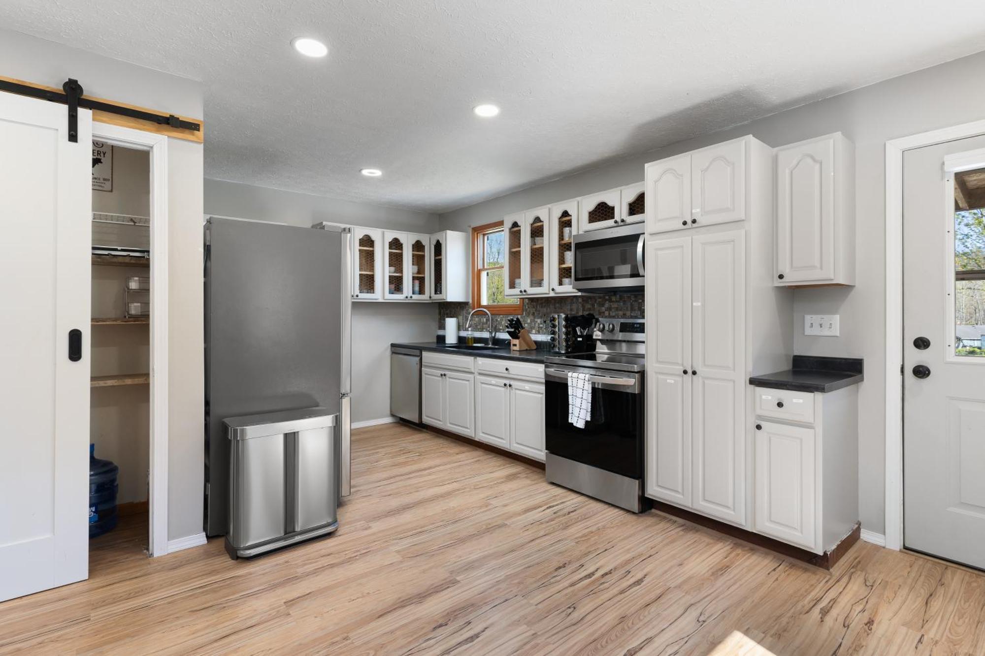 Spacious Cabin Near Hocking Hills And Caves With Hot Tub And Firepit Laurelville エクステリア 写真