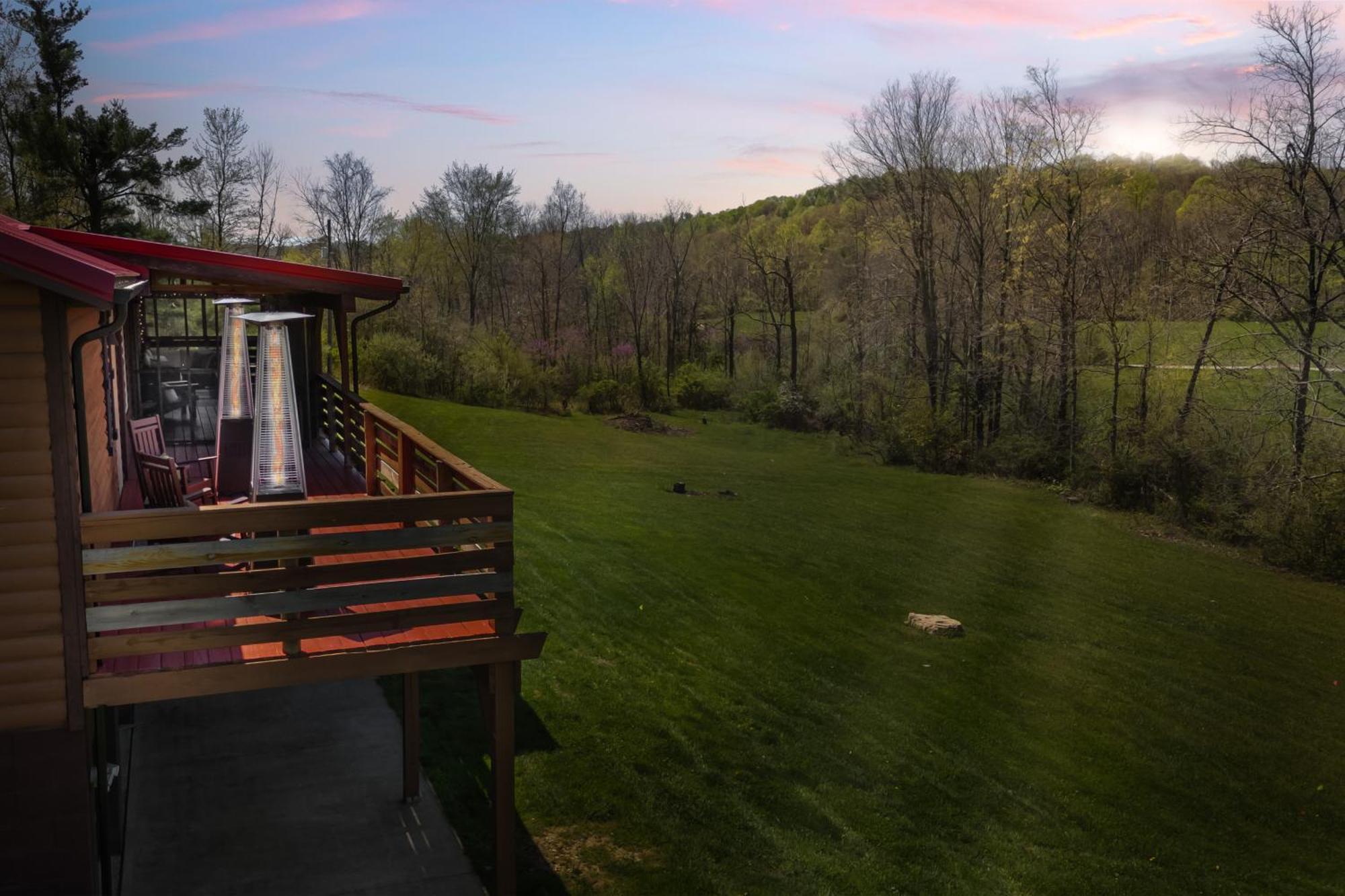 Spacious Cabin Near Hocking Hills And Caves With Hot Tub And Firepit Laurelville エクステリア 写真