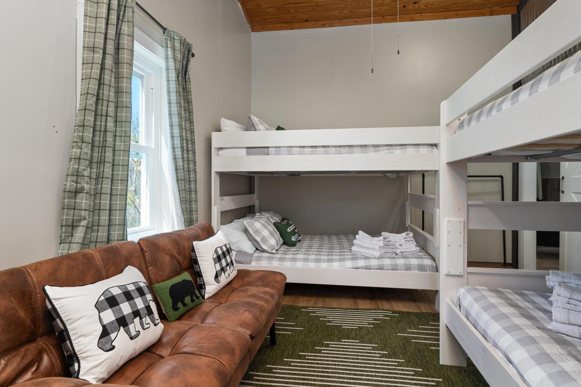 Spacious Cabin Near Hocking Hills And Caves With Hot Tub And Firepit Laurelville エクステリア 写真