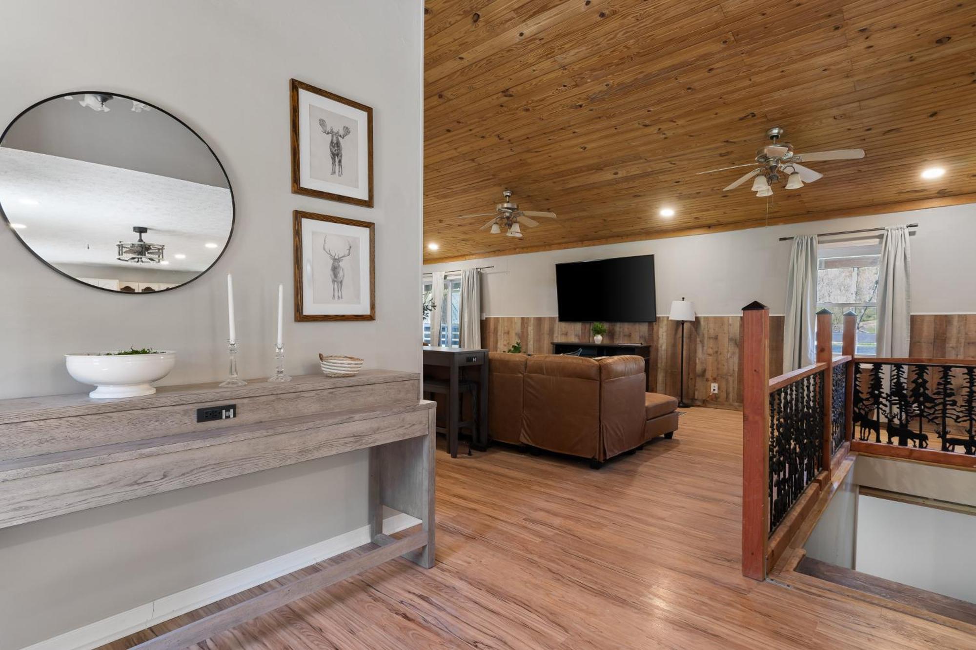 Spacious Cabin Near Hocking Hills And Caves With Hot Tub And Firepit Laurelville エクステリア 写真