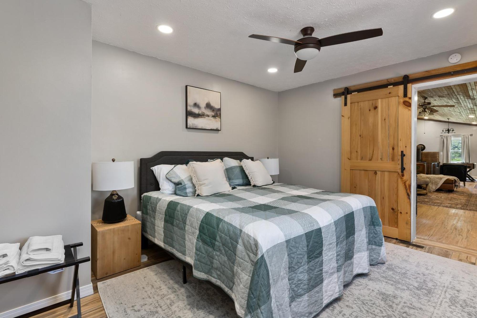 Spacious Cabin Near Hocking Hills And Caves With Hot Tub And Firepit Laurelville エクステリア 写真