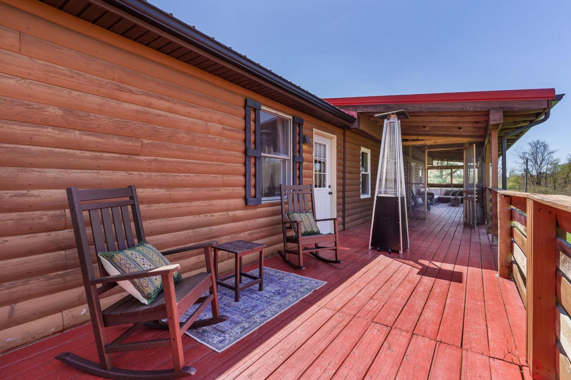 Spacious Cabin Near Hocking Hills And Caves With Hot Tub And Firepit Laurelville エクステリア 写真
