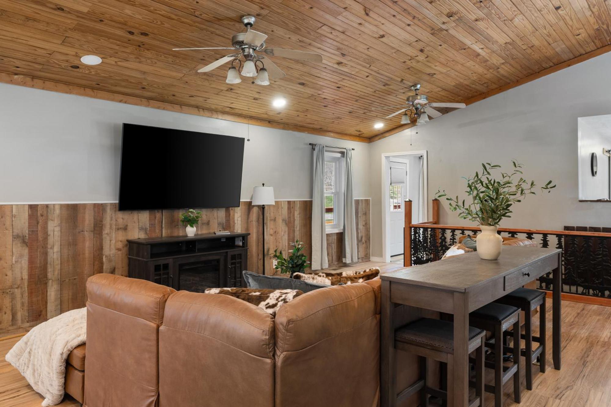 Spacious Cabin Near Hocking Hills And Caves With Hot Tub And Firepit Laurelville エクステリア 写真
