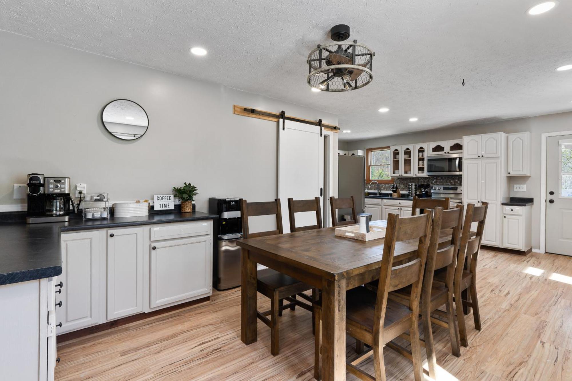 Spacious Cabin Near Hocking Hills And Caves With Hot Tub And Firepit Laurelville エクステリア 写真