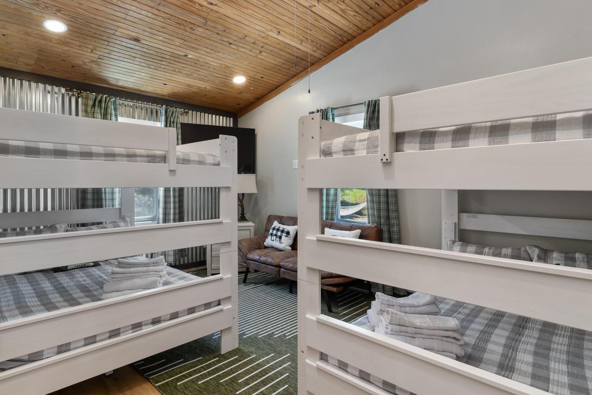 Spacious Cabin Near Hocking Hills And Caves With Hot Tub And Firepit Laurelville エクステリア 写真