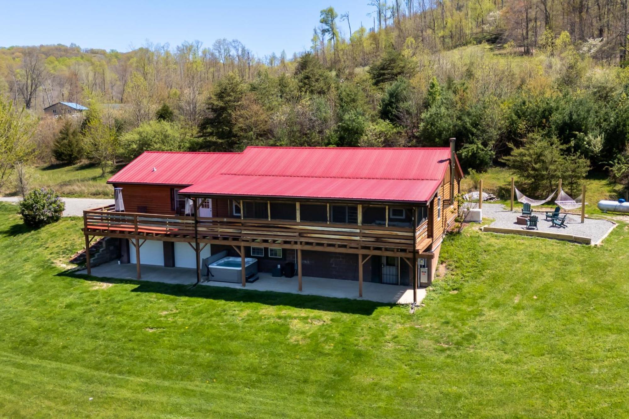 Spacious Cabin Near Hocking Hills And Caves With Hot Tub And Firepit Laurelville エクステリア 写真